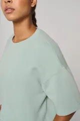 Sudadera crop cuello redondo y manga corta mujer