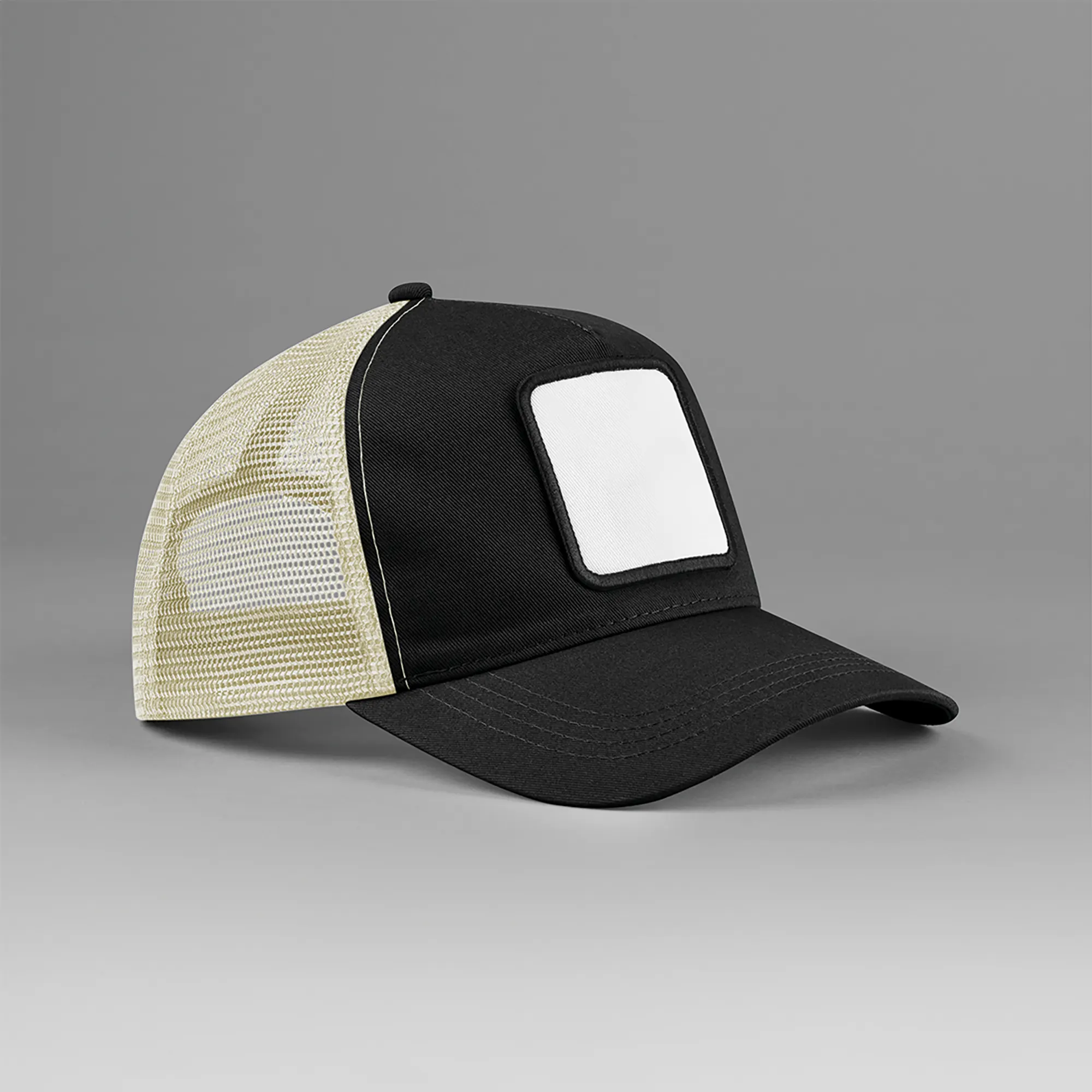 Gorra trucker de 5 paneles con parche cuadrado