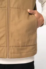 Chaleco acolchado de sarga ecorresponsable con cuello tipo beisbolera unisex