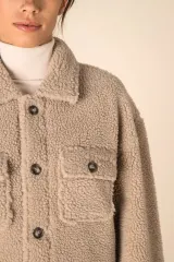 Sobrecamisa de sherpa con hombros caídos unisex