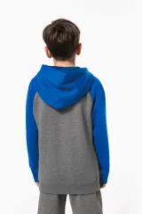 Sudadera bicolor con capucha para niños