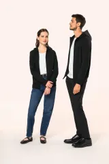 Chaqueta con cremallera y capucha mujer