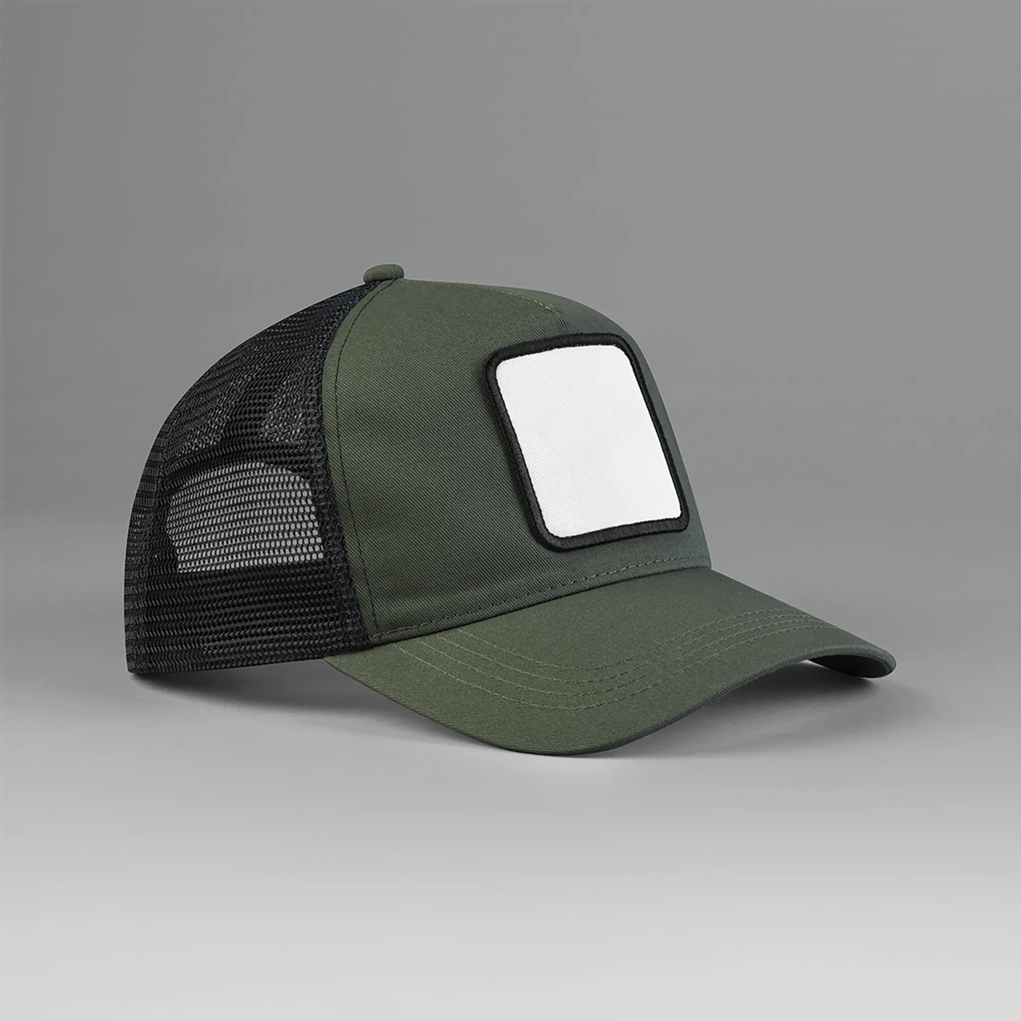 Gorra trucker de 5 paneles con parche cuadrado