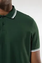 Polo manga corta con ribetes contrastados hombre