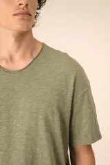 Camiseta ecorresponsable cuello slub y hombros caídos hombre