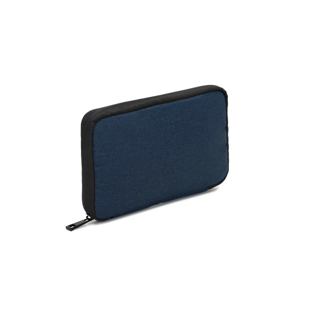 Newcastle BAG. Bolsa organizadora de poliéster reciclado 600D de alta densidad con un espacioso compartimento principal para accesorios tecnológicos