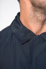 Gabardina ligera para hombre