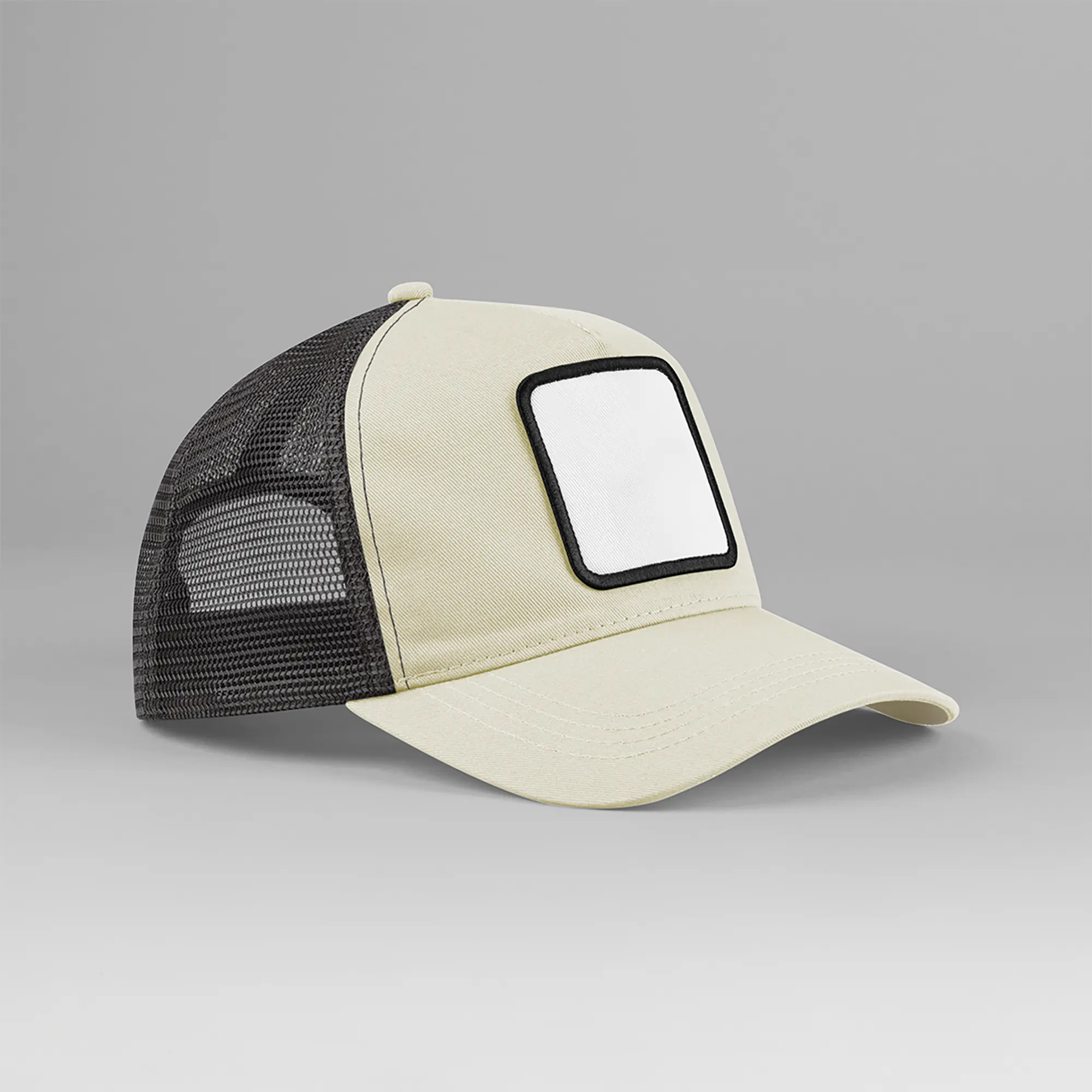 Gorra trucker de 5 paneles con parche cuadrado