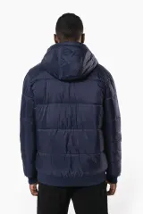 Chaqueta ripstop reciclada con capucha unisex
