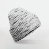 Gorro con parche de punto grueso