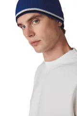 Gorro con tira bicolor contrastada