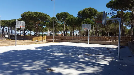 JGO CANASTAS ANTIVANDALICAS MINIBASKET NEW TUBO 114 MM GALVANIZADAS -INCLUYE AROS, REDES Y TABLEROS-