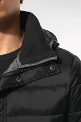 Parka ligera acolchada con capucha para hombre
