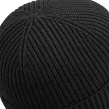 Gorro moderno con parche