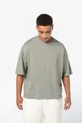 Camiseta sostenible de corte boxy con hombros caídos hombre
