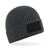 Gorro moderno con parche