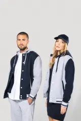 Cazadora tipo Béisbolera con capucha unisex