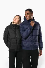 Chaqueta ripstop reciclada con capucha unisex