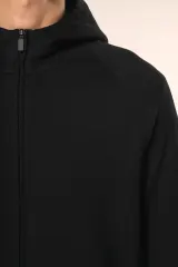 Chaqueta con cremallera y capucha hombre