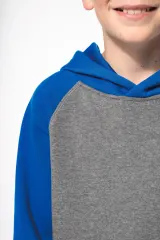 Sudadera bicolor con capucha para niños