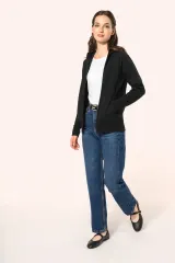 Chaqueta con cremallera y capucha mujer