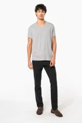 Camiseta con elastano cuello de pico hombre