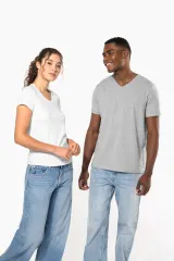 Camiseta con elastano cuello de pico hombre