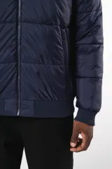 Chaqueta ripstop reciclada con capucha unisex