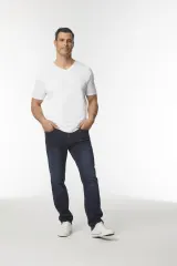 Camiseta SoftStyle cuello de pico hombre