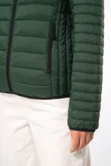 Chaqueta acolchada y ligera con capucha mujer