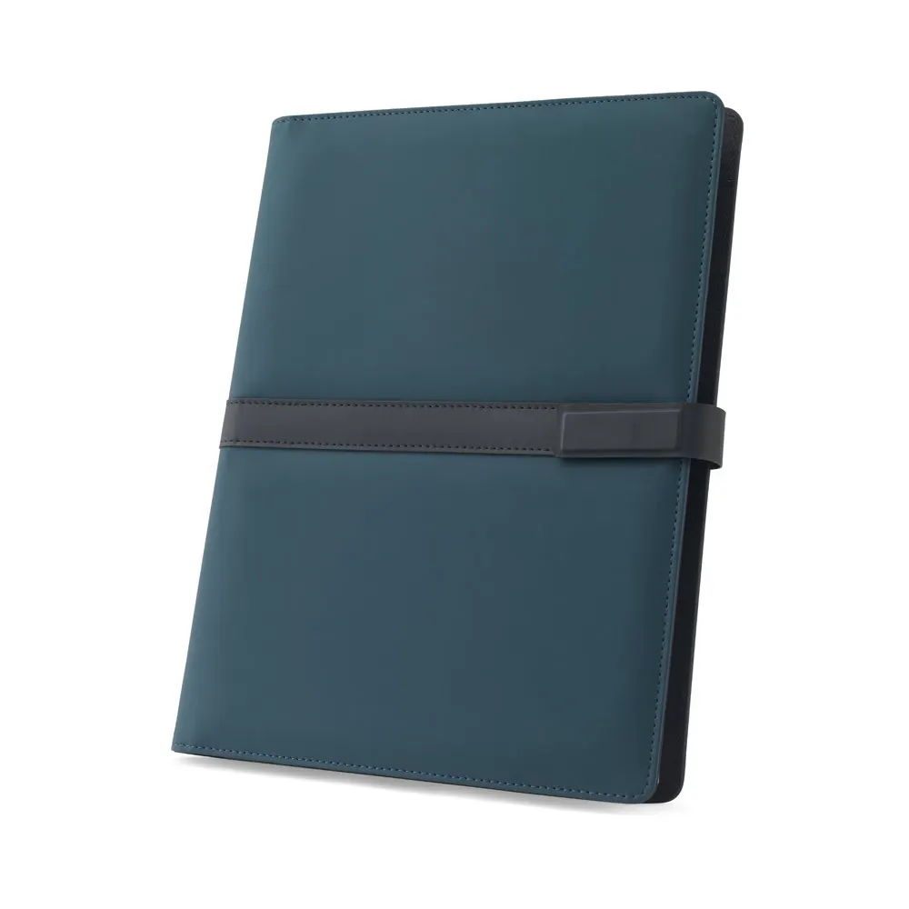 SANDERSON FOLDER. Carpeta A4 de PU (50% reciclada) con cierre magnético y bloc de notas con páginas rayadas