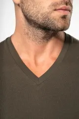 Camiseta manga larga y cuello de pico hombre