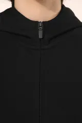 Chaqueta con cremallera y capucha mujer