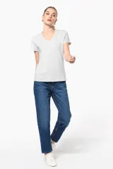 Camiseta de manga cota y cuello de pico mujer