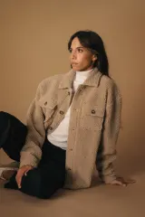 Sobrecamisa de sherpa con hombros caídos unisex