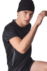 Gorro deportivo ajustado