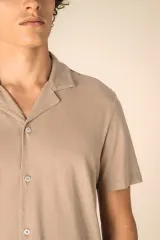Camisa ecorresponsable efecto lavado de punto jersey manga corta con cuello bowling hombre