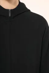 Chaqueta con cremallera y capucha mujer