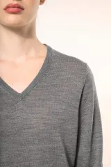 Jersey lana merina cuello de pico mujer