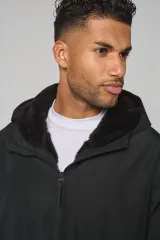 Parka larga con forro de sherpa unisex