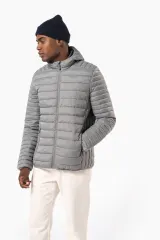 Chaqueta acolchada y ligera con capucha hombre