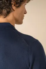 Polo ecorresponsable de punto hombre